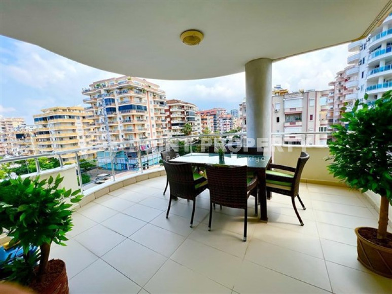 Spacious three-room apartment, 125m², excellent views of the mountains and sea in Mahmutlar, Alanya-id-1792-photo-8