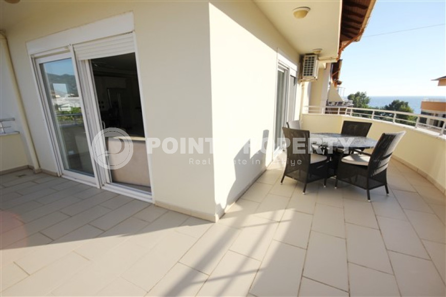 Готовый к проживанию, пентхаус с двумя спальнями, 150м², в 50м от моря в районе Алании Демирташ-id-1801-фото-11