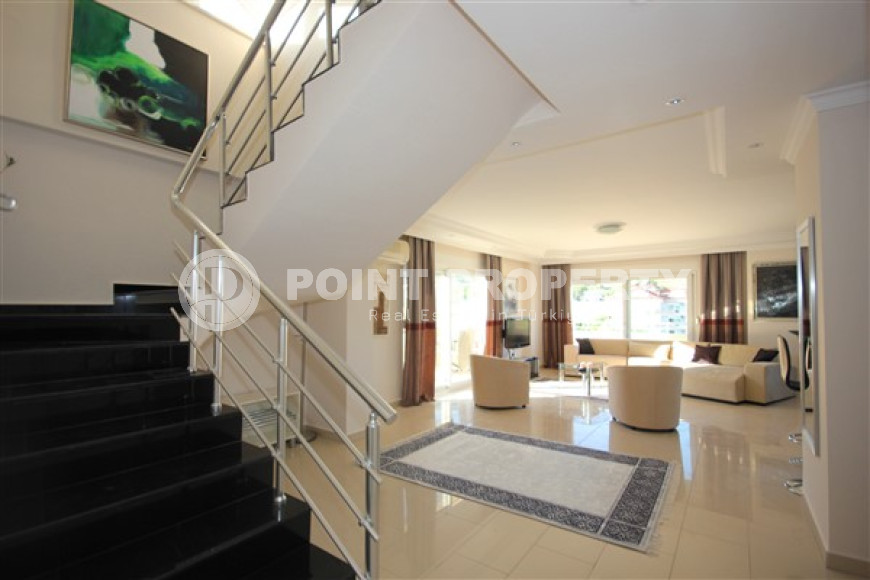 Готовый к проживанию, пентхаус с двумя спальнями, 150м², в 50м от моря в районе Алании Демирташ-id-1801-фото-14