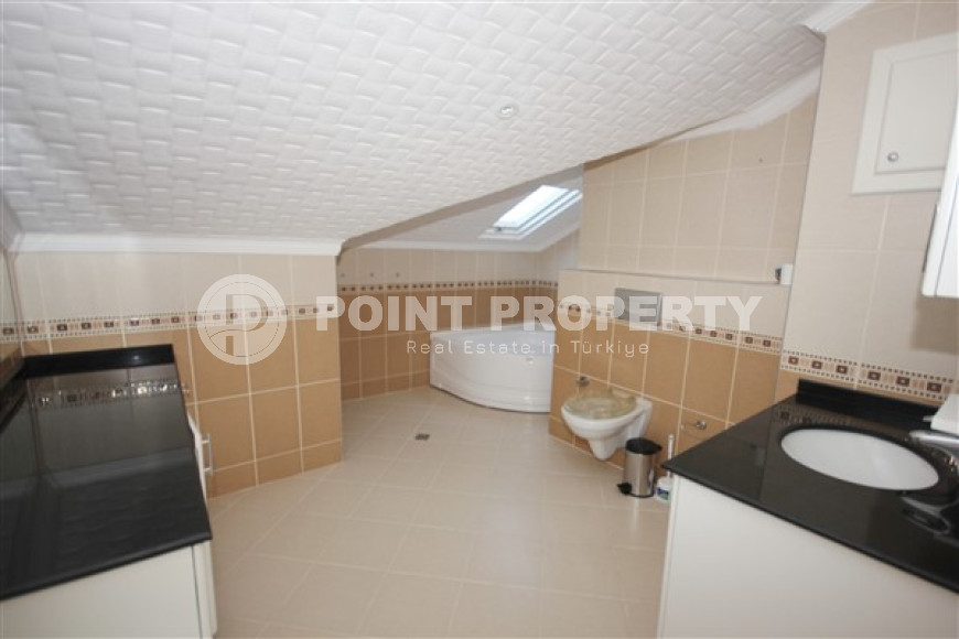 Готовый к проживанию, пентхаус с двумя спальнями, 150м², в 50м от моря в районе Алании Демирташ-id-1801-фото-31