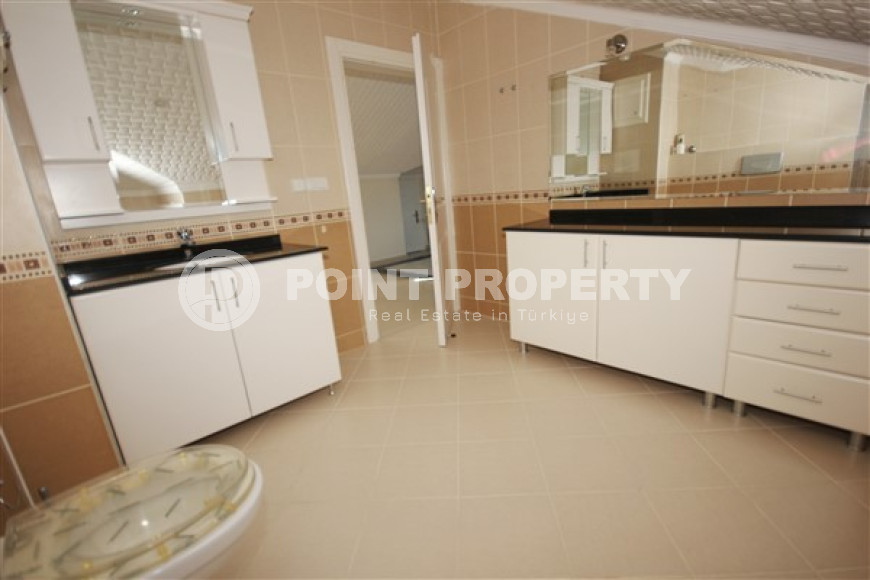 Готовый к проживанию, пентхаус с двумя спальнями, 150м², в 50м от моря в районе Алании Демирташ-id-1801-фото-33