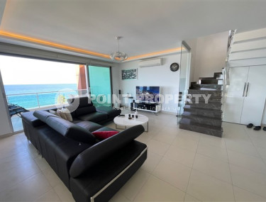 Меблированная двухуровневая квартира с двумя спальнями, 220м², на первой береговой линии в Кестеле-id-1814-фото-1