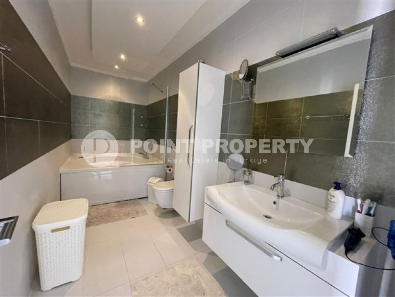 Меблированная двухуровневая квартира с двумя спальнями, 220м², на первой береговой линии в Кестеле-id-1814-фото-7