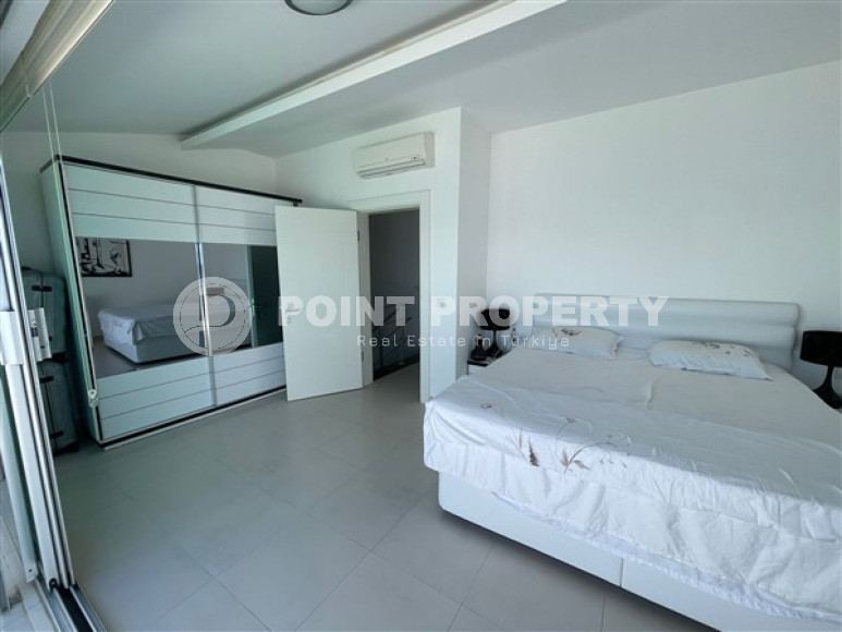 Меблированная двухуровневая квартира с двумя спальнями, 220м², на первой береговой линии в Кестеле-id-1814-фото-8