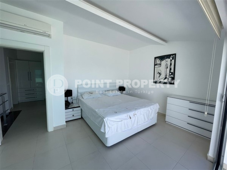 Меблированная двухуровневая квартира с двумя спальнями, 220м², на первой береговой линии в Кестеле-id-1814-фото-9