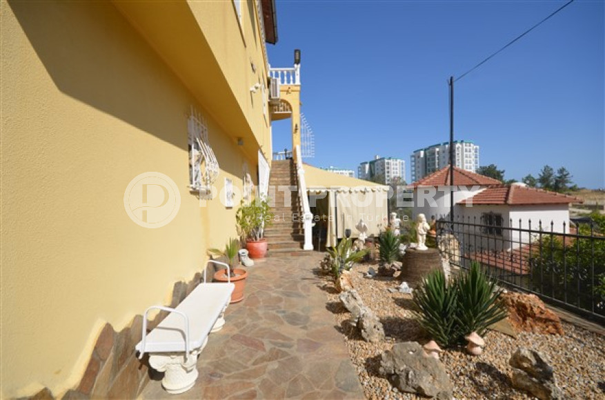 Меблированная вилла с пятью спальнями, 400м², с бассейном, в 1500м от моря в районе Авсаллар-id-1815-фото-10