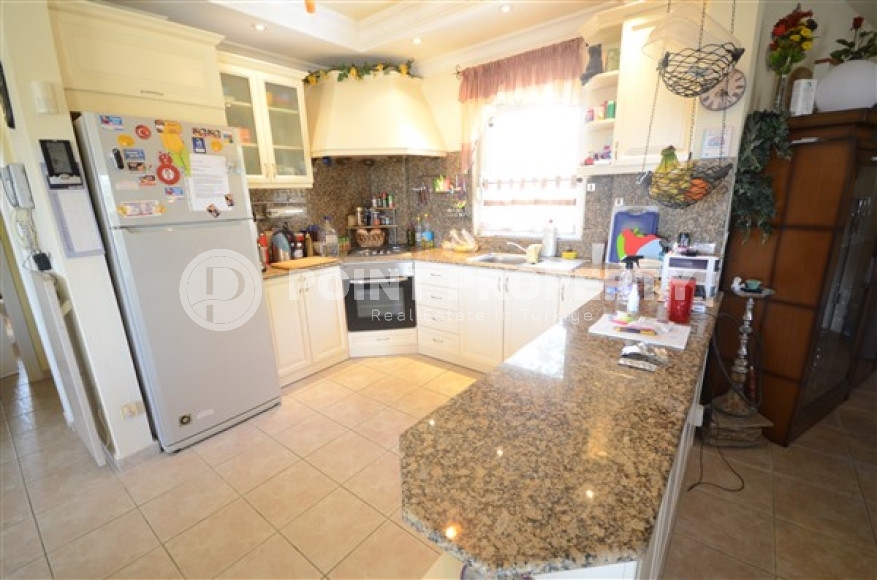 Меблированная вилла с пятью спальнями, 400м², с бассейном, в 1500м от моря в районе Авсаллар-id-1815-фото-15