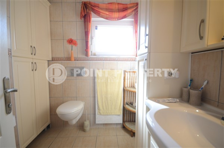 Меблированная вилла с пятью спальнями, 400м², с бассейном, в 1500м от моря в районе Авсаллар-id-1815-фото-17