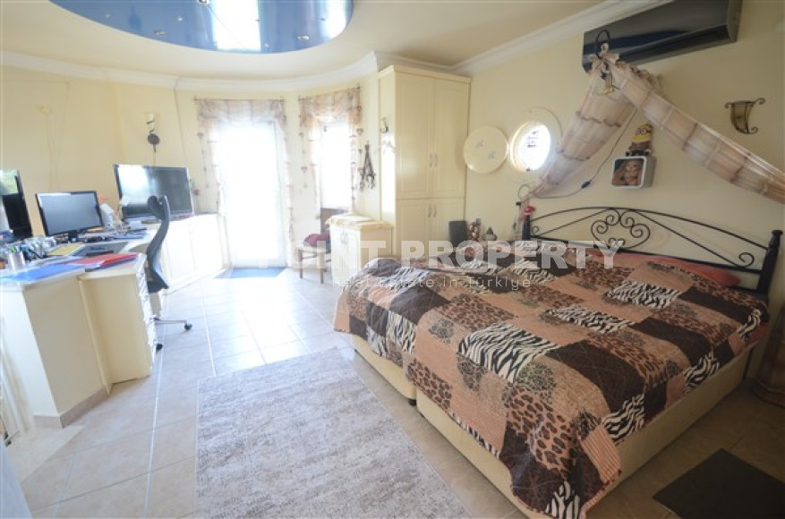 Меблированная вилла с пятью спальнями, 400м², с бассейном, в 1500м от моря в районе Авсаллар-id-1815-фото-27