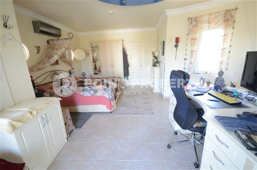 Меблированная вилла с пятью спальнями, 400м², с бассейном, в 1500м от моря в районе Авсаллар-id-1815-фото-28