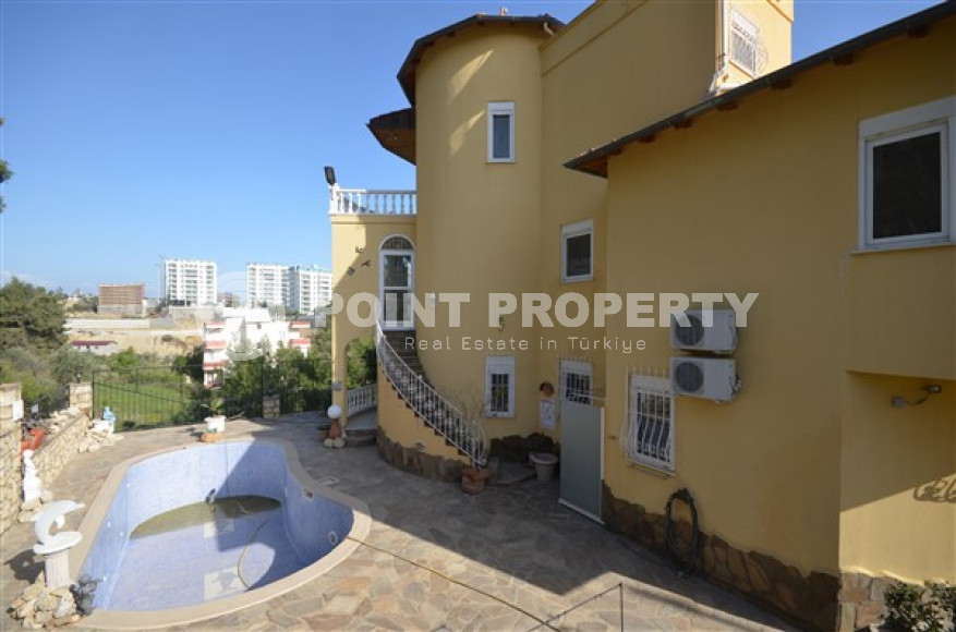 Меблированная вилла с пятью спальнями, 400м², с бассейном, в 1500м от моря в районе Авсаллар-id-1815-фото-35