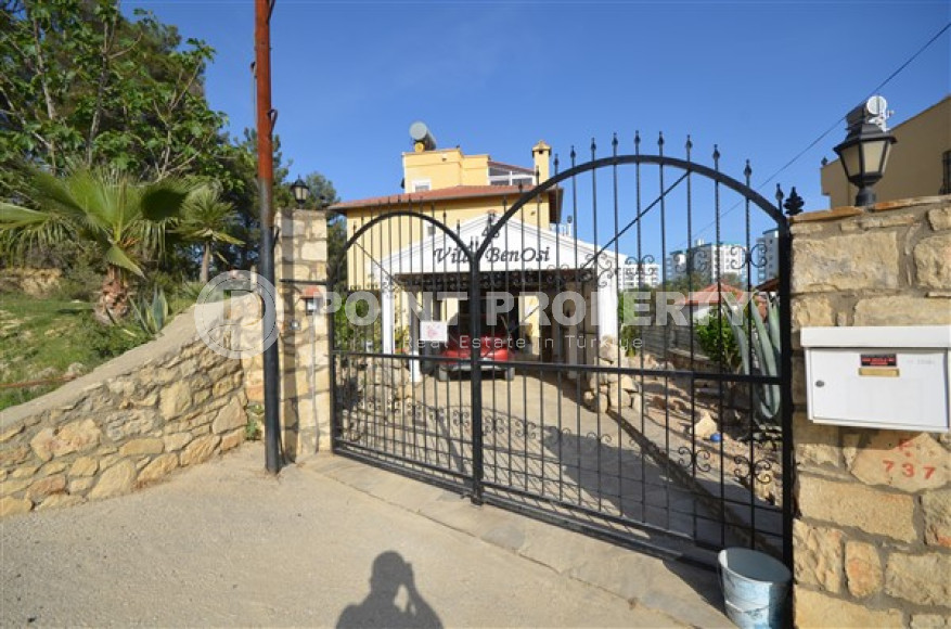 Меблированная вилла с пятью спальнями, 400м², с бассейном, в 1500м от моря в районе Авсаллар-id-1815-фото-37