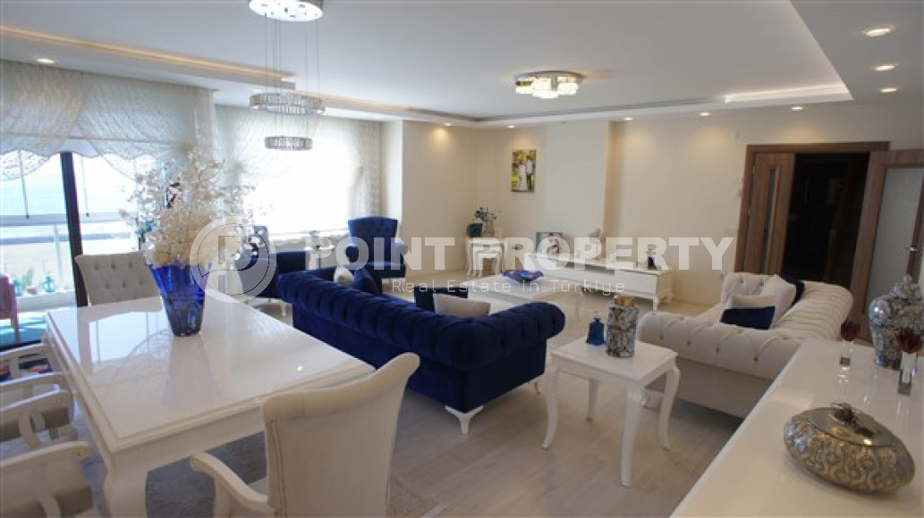 Four-room penthouse, 240m², overlooking the Mediterranean Sea and Alanya Castle in Kestel, Alanya-id-1825-photo-3
