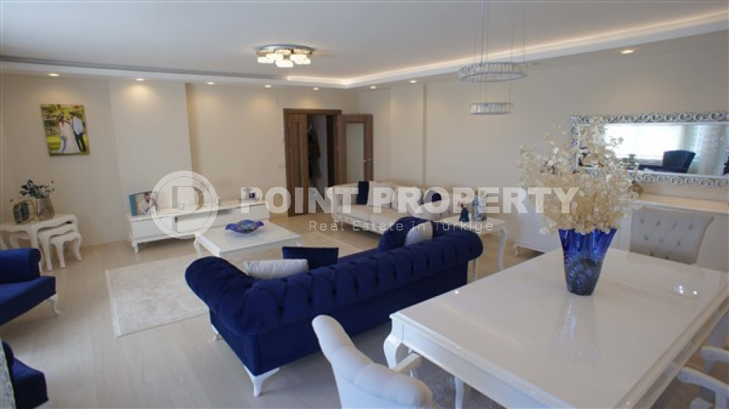 Four-room penthouse, 240m², overlooking the Mediterranean Sea and Alanya Castle in Kestel, Alanya-id-1825-photo-4