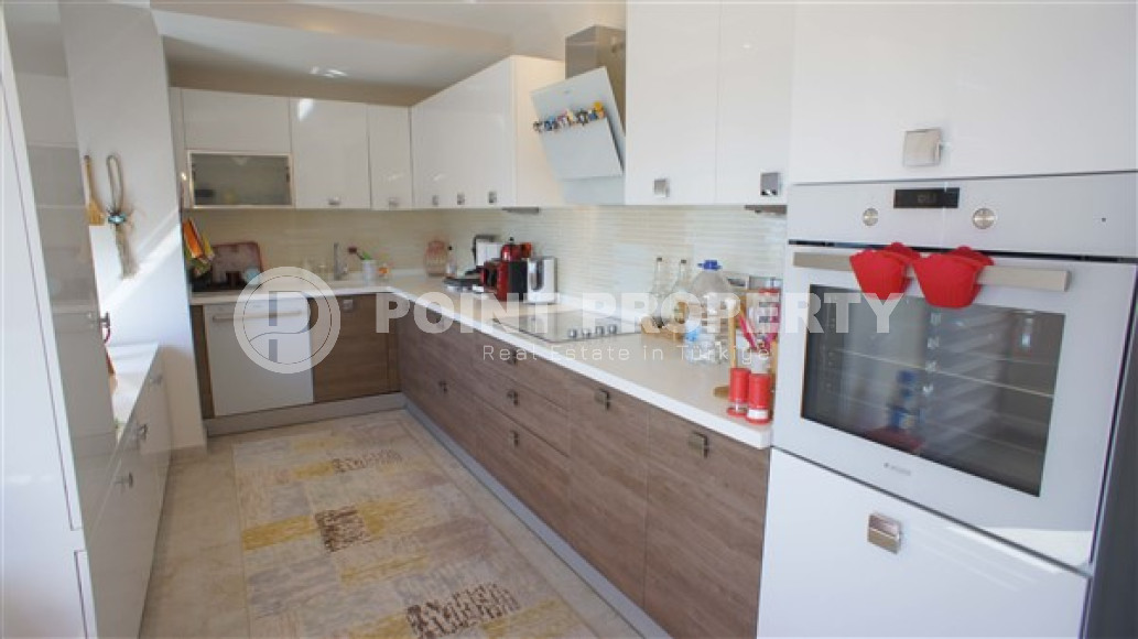 Four-room penthouse, 240m², overlooking the Mediterranean Sea and Alanya Castle in Kestel, Alanya-id-1825-photo-11