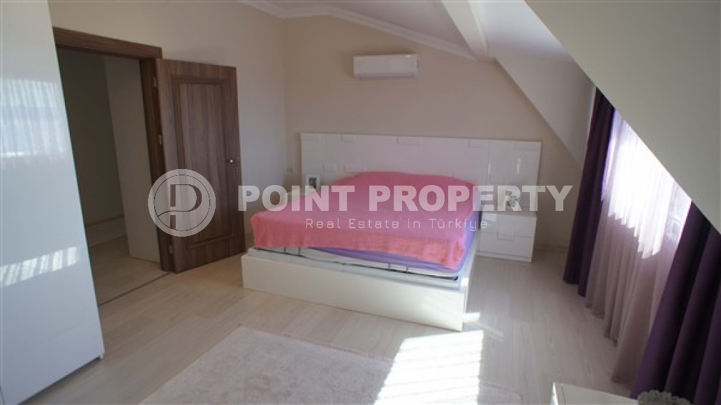 Four-room penthouse, 240m², overlooking the Mediterranean Sea and Alanya Castle in Kestel, Alanya-id-1825-photo-17