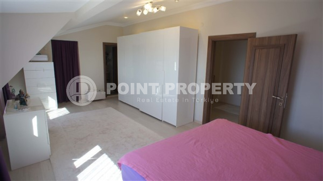 Four-room penthouse, 240m², overlooking the Mediterranean Sea and Alanya Castle in Kestel, Alanya-id-1825-photo-18