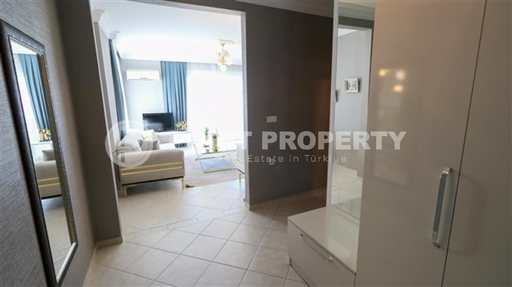 Furnished three-room apartment, 110m², on the main street of Mahmutlar with sea and mountain views-id-1835-photo-7