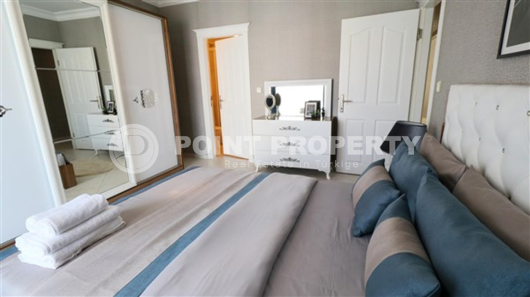 Furnished three-room apartment, 110m², on the main street of Mahmutlar with sea and mountain views-id-1835-photo-22