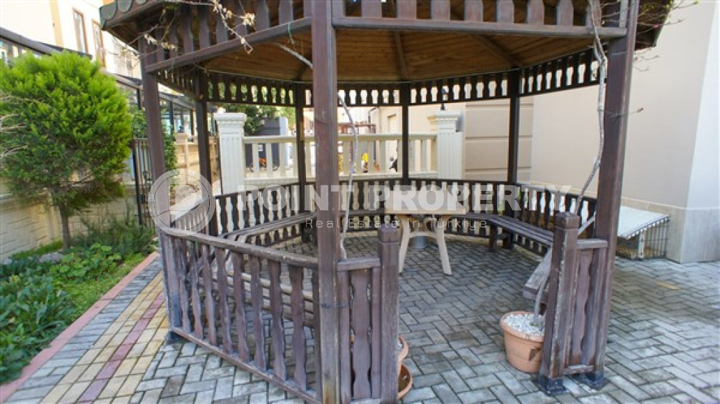 Furnished three-room apartment, 110m², on the main street of Mahmutlar with sea and mountain views-id-1835-photo-32