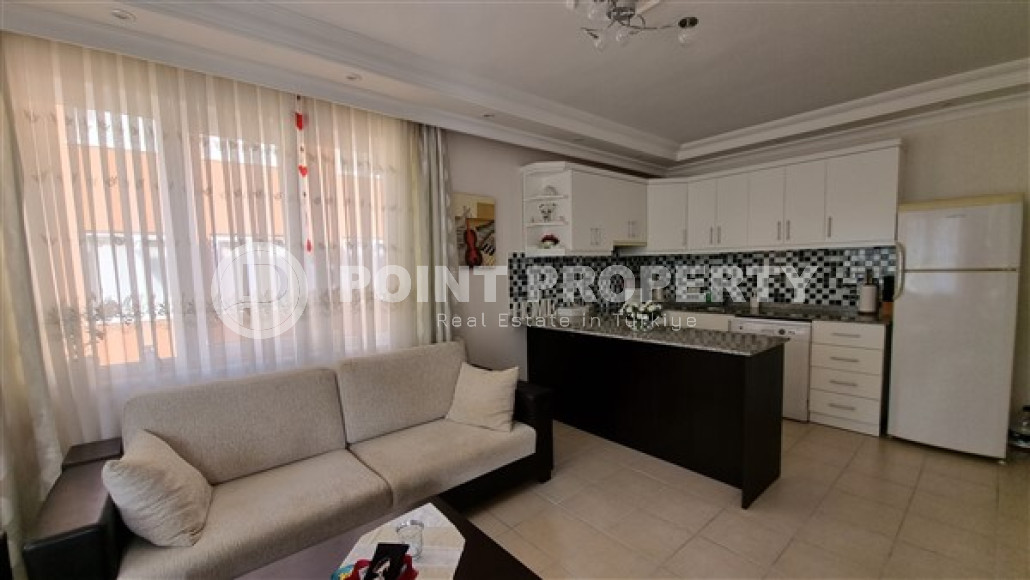 Furnished three-room apartment, 80m², in a residence with a swimming pool in Oba, Alanya-id-1849-photo-2