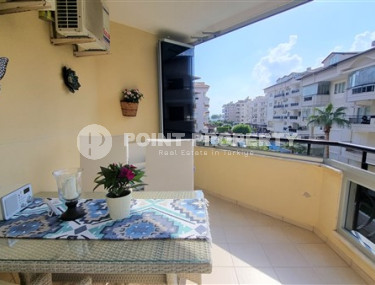 Furnished three-room apartment, 80m², in a residence with a swimming pool in Oba, Alanya-id-1849-photo-3