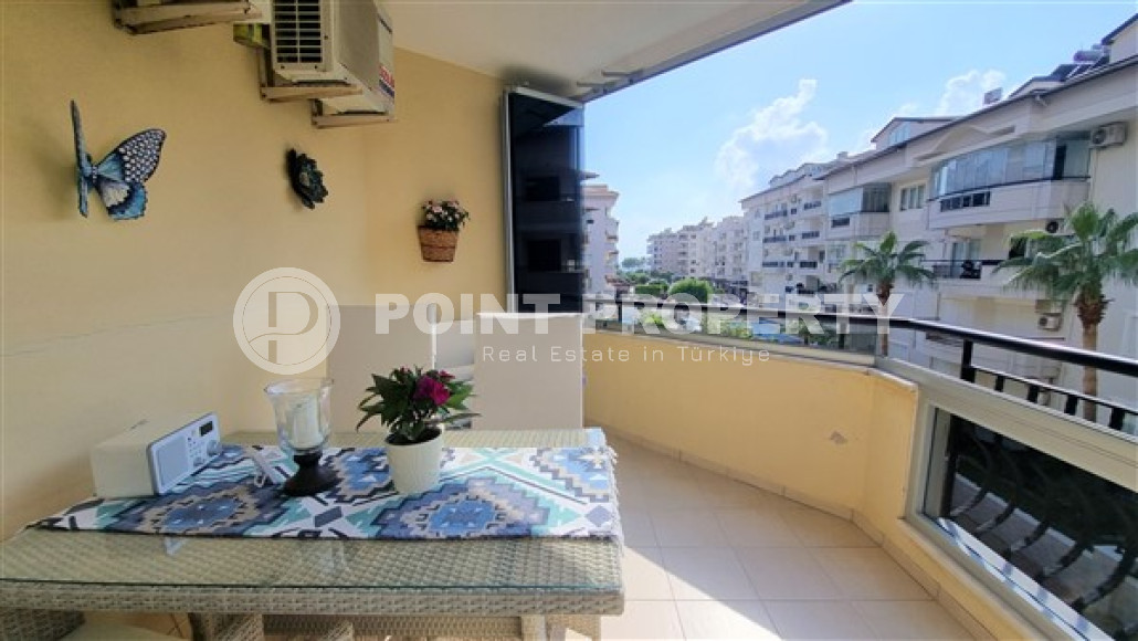 Furnished three-room apartment, 80m², in a residence with a swimming pool in Oba, Alanya-id-1849-photo-3