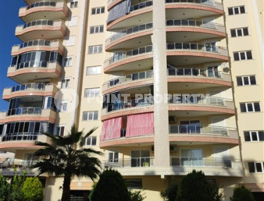 Large three-room apartment, 120m², on the main street of Mahmutlar, 200 meters from the sea-id-1892-photo-1