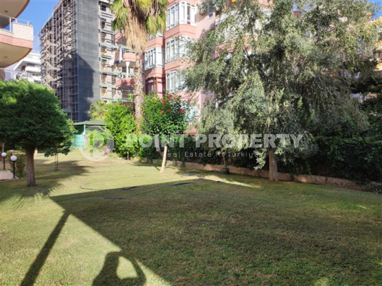 Large three-room apartment, 120m², on the main street of Mahmutlar, 200 meters from the sea-id-1892-photo-2