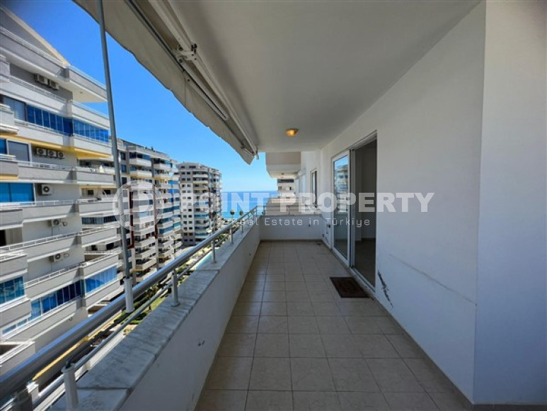 Spacious three-room apartment, 130m², in a complex with a swimming pool in the center of Mahmutlar, Alanya-id-1902-photo-9