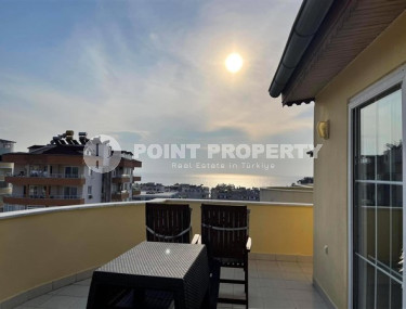 Four bedroom penthouse, 300m², in a complex with a swimming pool, 250m from the sea in Mahmutlar, Alanya-id-1904-photo-1