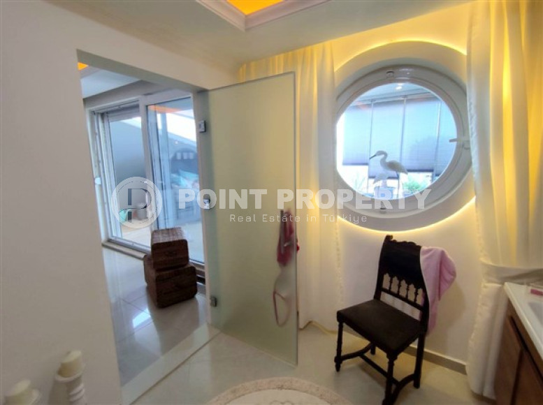 Elegant view penthouse 4+2, 250m², 200m from the sea in Alanya - Mahmutlar-id-1910-photo-12
