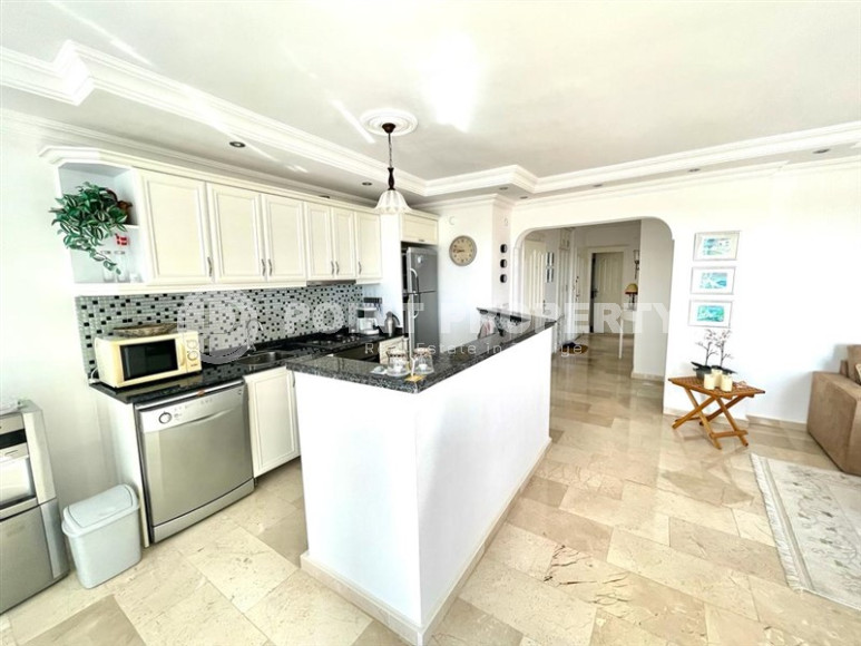 Cozy three-room apartment, 95m², overlooking the sea and-id-1915-photo-8