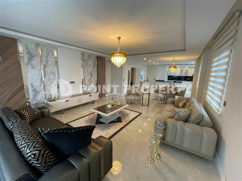 Furnished penthouse 4+1, 320m², with stunning views in an elite complex in Mahmutlar, Alanya-id-1924-photo-5