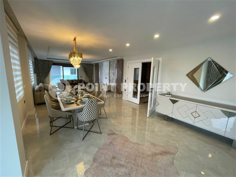 Furnished penthouse 4+1, 320m², with stunning views in an elite complex in Mahmutlar, Alanya-id-1924-photo-7