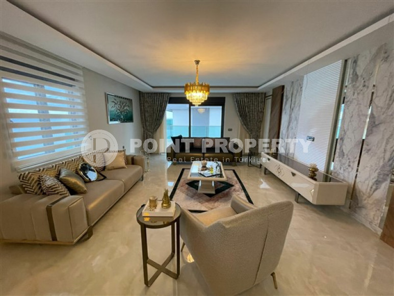 Furnished penthouse 4+1, 320m², with stunning views in an elite complex in Mahmutlar, Alanya-id-1924-photo-9