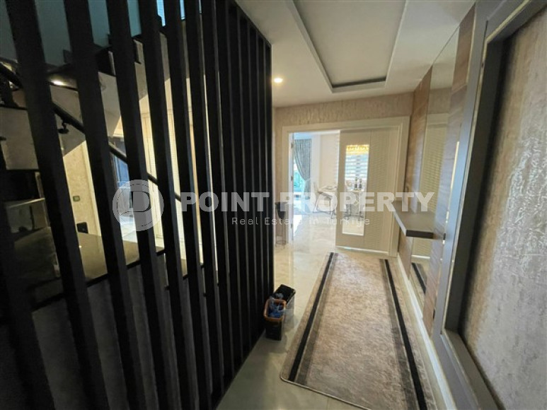 Furnished penthouse 4+1, 320m², with stunning views in an elite complex in Mahmutlar, Alanya-id-1924-photo-25