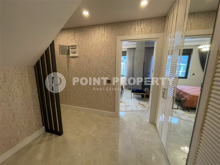 Furnished penthouse 4+1, 320m², with stunning views in an elite complex in Mahmutlar, Alanya-id-1924-photo-30