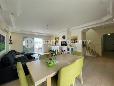 Furnished three bedroom penthouse, 200m², with mountain views in Oba, Alanya-id-1926-photo-2