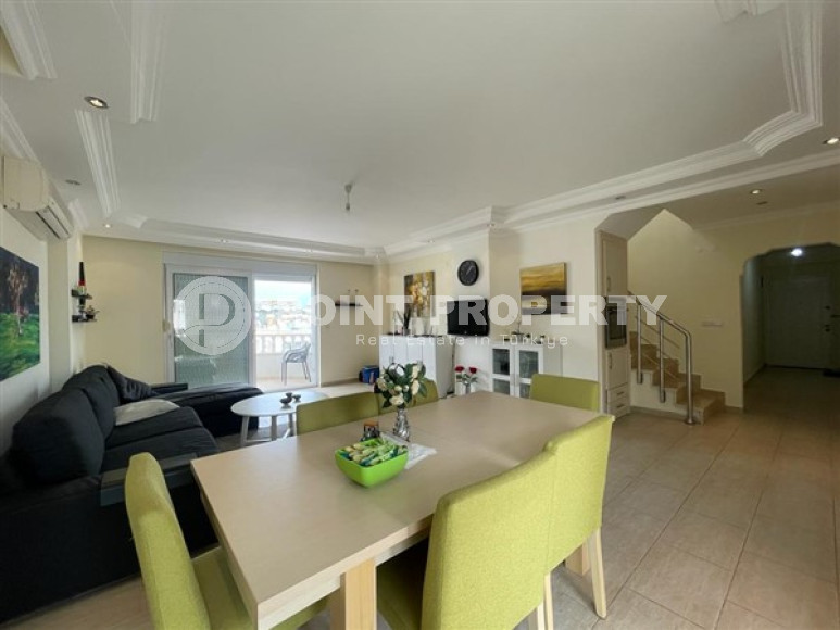 Furnished three bedroom penthouse, 200m², with mountain views in Oba, Alanya-id-1926-photo-2