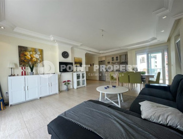 Furnished three bedroom penthouse, 200m², with mountain views in Oba, Alanya-id-1926-photo-3