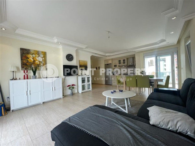 Furnished three bedroom penthouse, 200m², with mountain views in Oba, Alanya-id-1926-photo-3