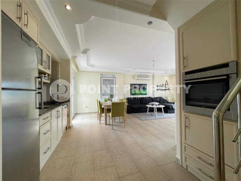 Furnished three bedroom penthouse, 200m², with mountain views in Oba, Alanya-id-1926-photo-7