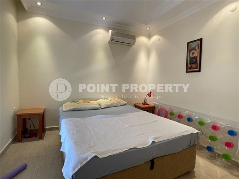 Furnished three bedroom penthouse, 200m², with mountain views in Oba, Alanya-id-1926-photo-12