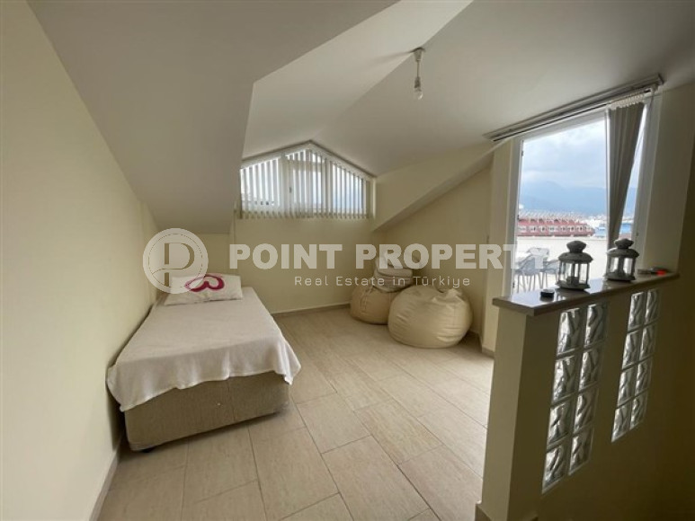 Furnished three bedroom penthouse, 200m², with mountain views in Oba, Alanya-id-1926-photo-15
