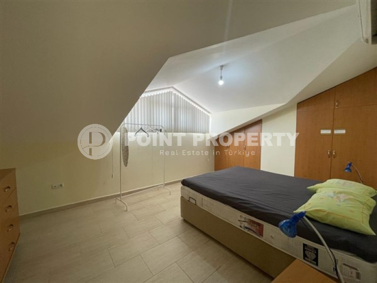 Furnished three bedroom penthouse, 200m², with mountain views in Oba, Alanya-id-1926-photo-16