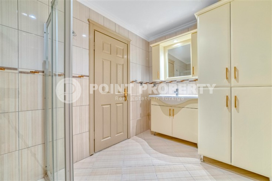 Элегантная трехкомнатная квартира, 195м², с дизайнерским интерьером в Махмутларе, в 700 метрах от моря-id-1935-фото-15