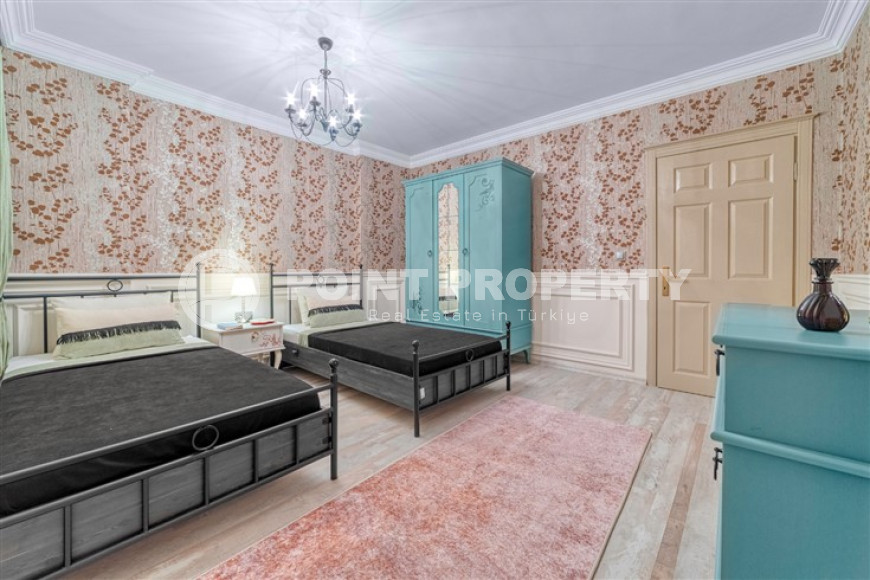 Элегантная трехкомнатная квартира, 195м², с дизайнерским интерьером в Махмутларе, в 700 метрах от моря-id-1935-фото-27