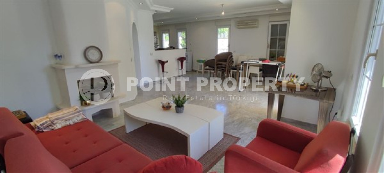 Трехэтажная вилла с четырьмя спальнями, 290м², с видом на море, в районе Алании Инжекум.-id-1940-фото-2