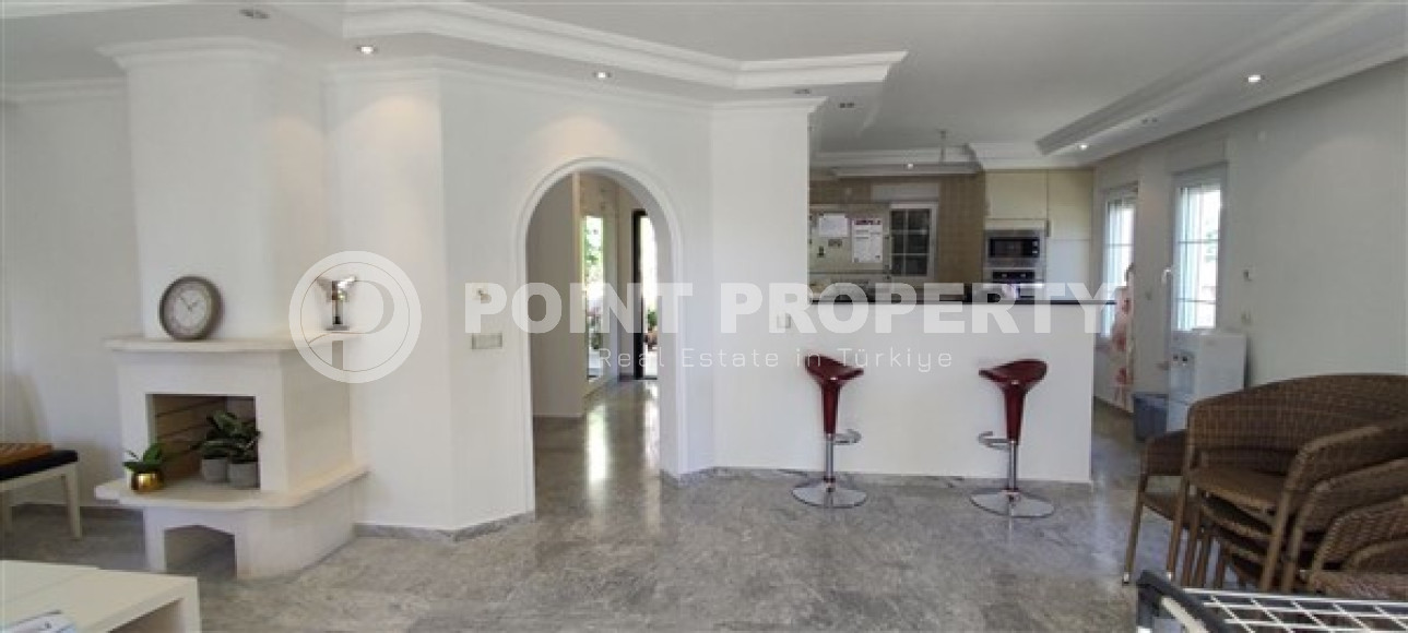 Трехэтажная вилла с четырьмя спальнями, 290м², с видом на море, в районе Алании Инжекум.-id-1940-фото-6